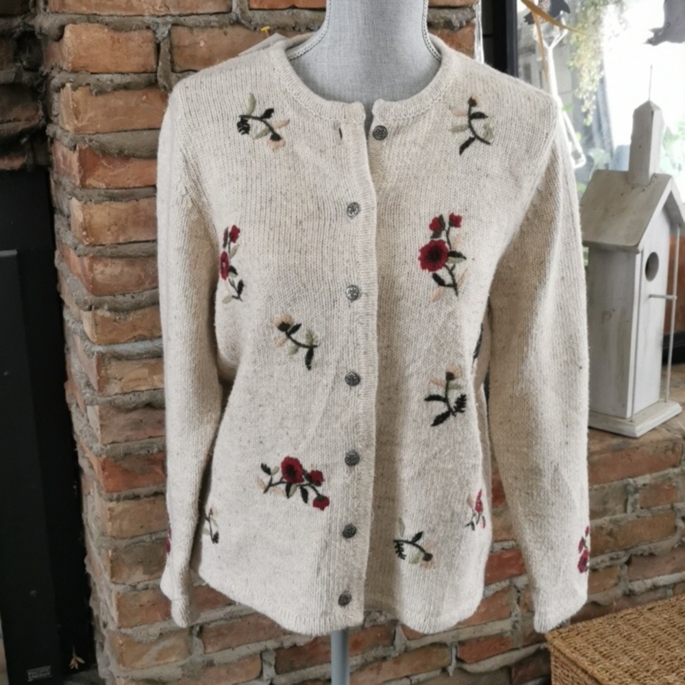 Vintage embroidered floral wool womens grannycore, cottagecore cardigan. Size M